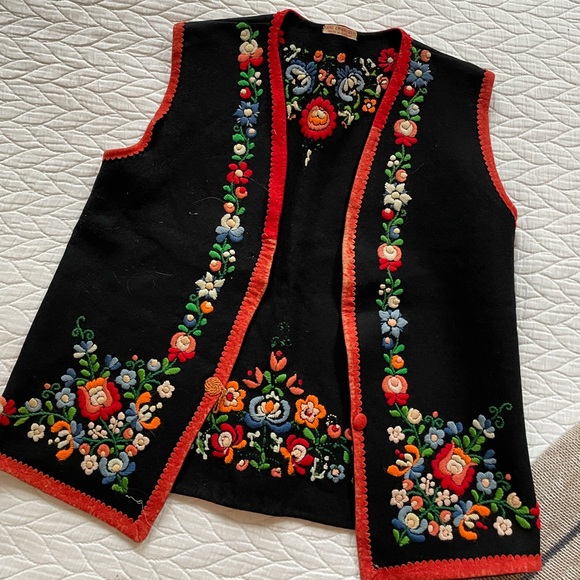 Vintage Embroidered Vest - Picture 2 of 4